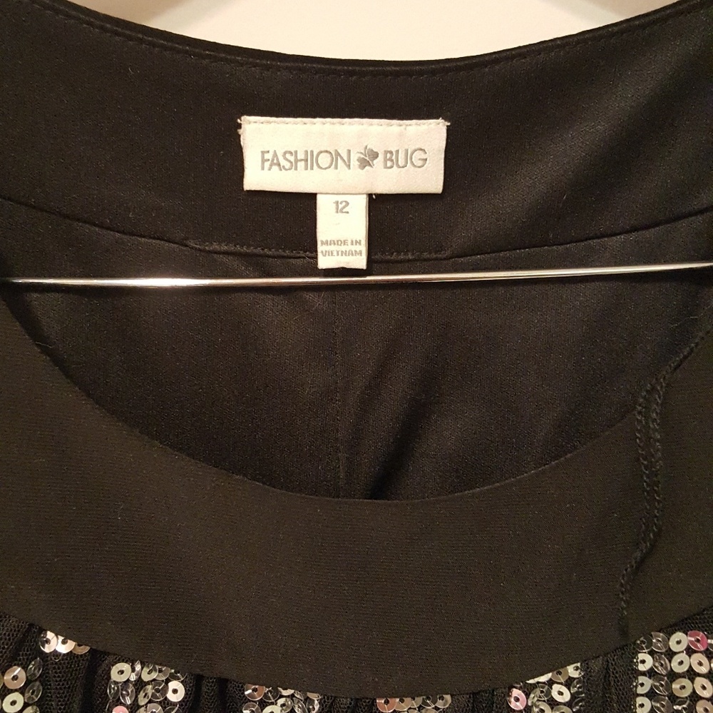 Dress - Picture 3 of 4